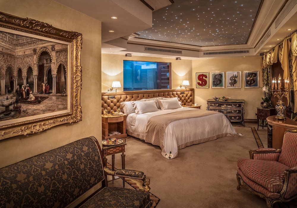 Signature Suite, 1 King Bed (Penthouse Suite, Spa