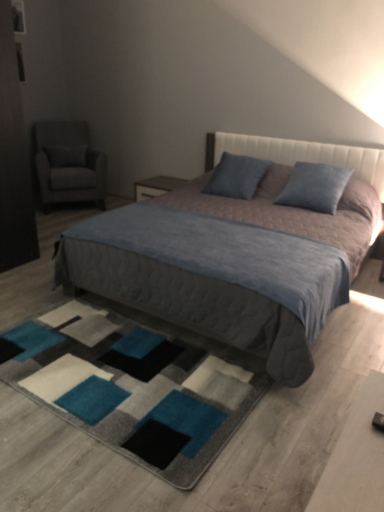 Classic Suite, 1 King Bed, Non Smoking, City View photo 2