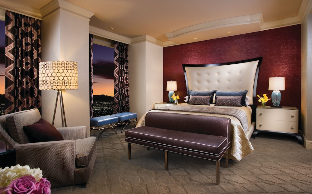 Two Bedroom Tower Suite - Photo 3