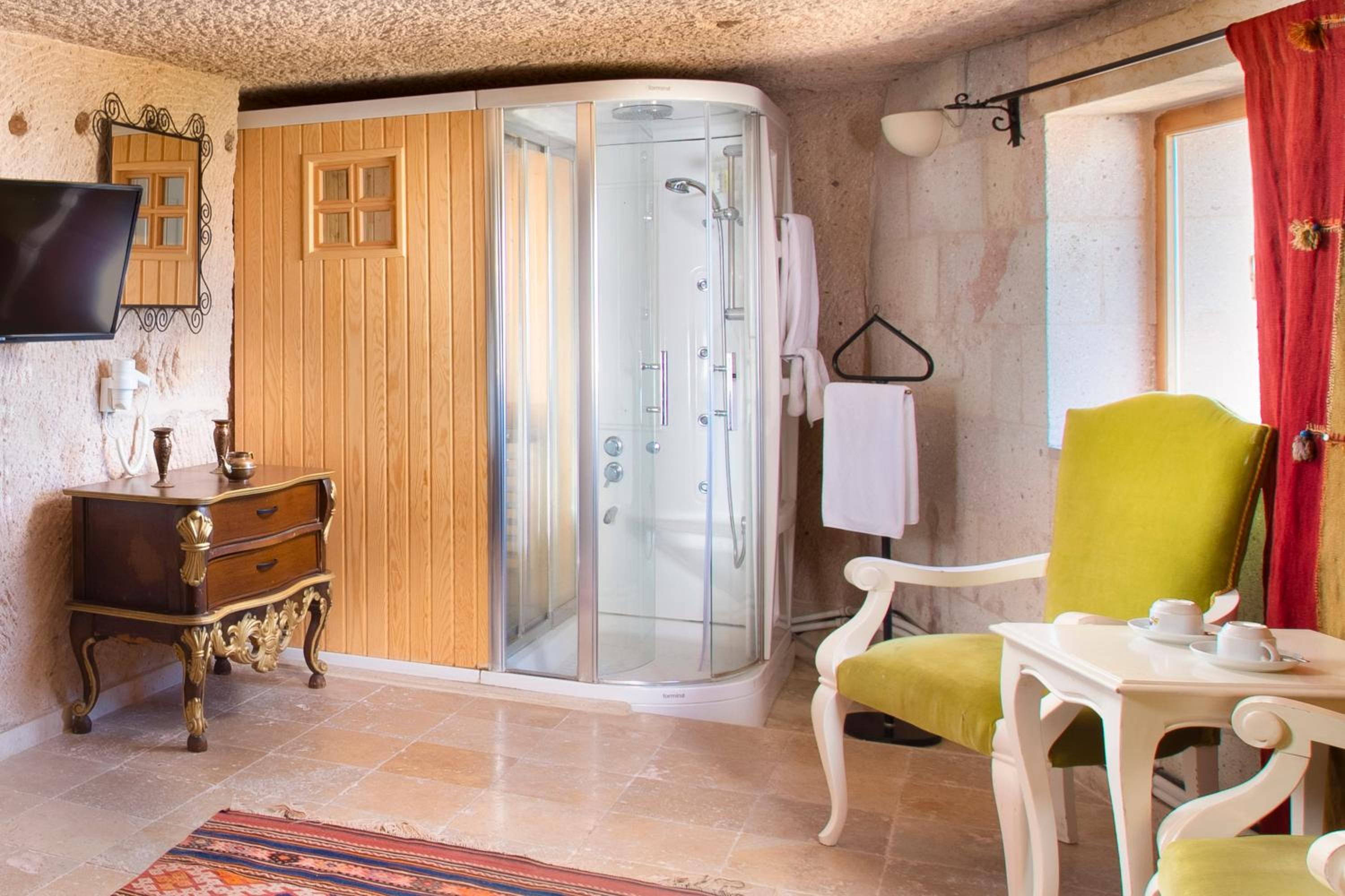 Imperial Cave Suite with Jaccuzi, Sauna, Balcony and Balloon View - Photo 9