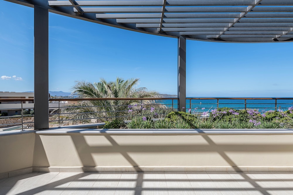 Sea View Suite - Photo 12