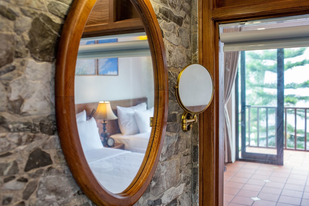 King Room, Pool View - Photo 16