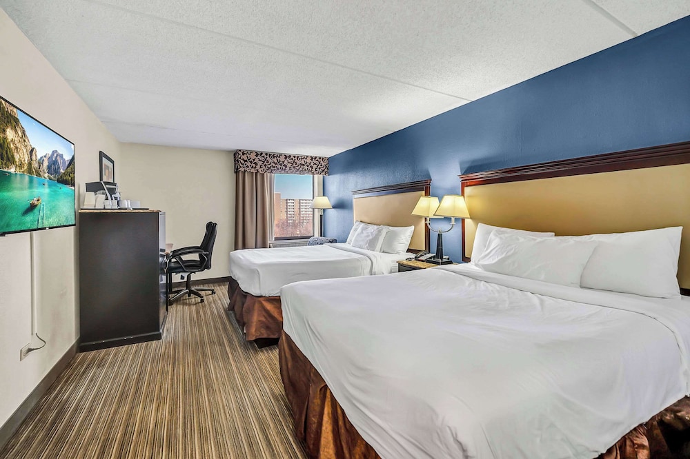 Room, 2 Queen Beds, Non Smoking - Photo 2