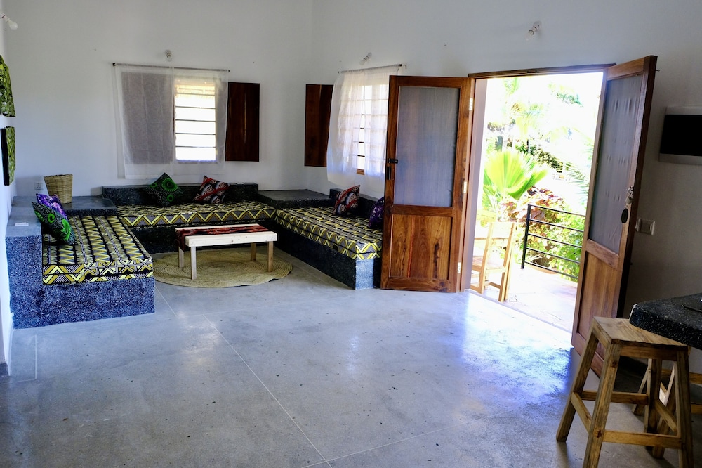 Family Apartment, 2 Bedrooms, Poolside
