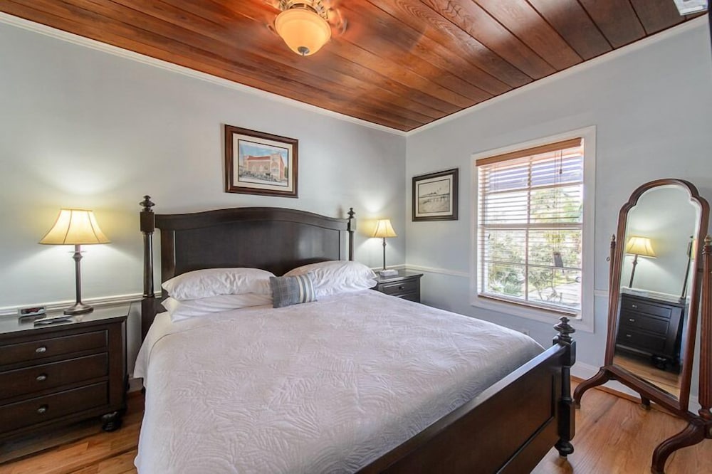 Flagler Suite, 2 Bedrooms, Kitchen, Private Balcony photo 2