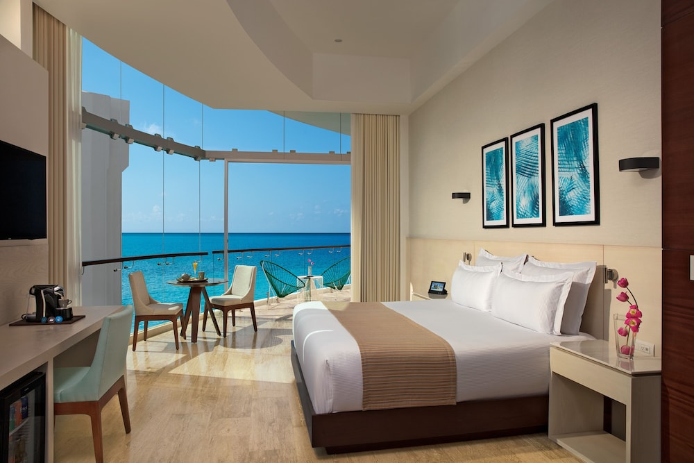 Altitude Corner Suite, Partial Ocean view - Photo 1