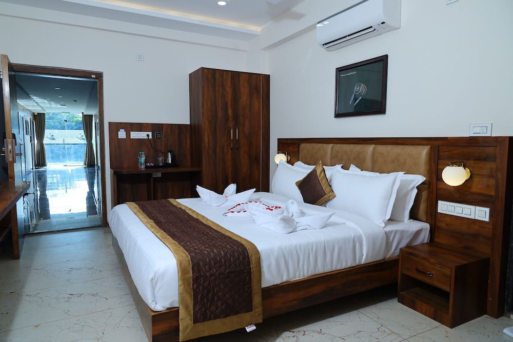 Deluxe Room - Photo 22