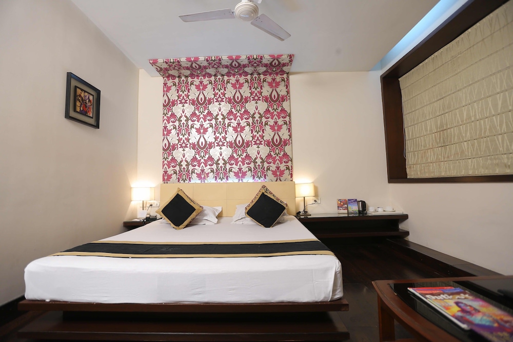 Luxury Room - Photo 13