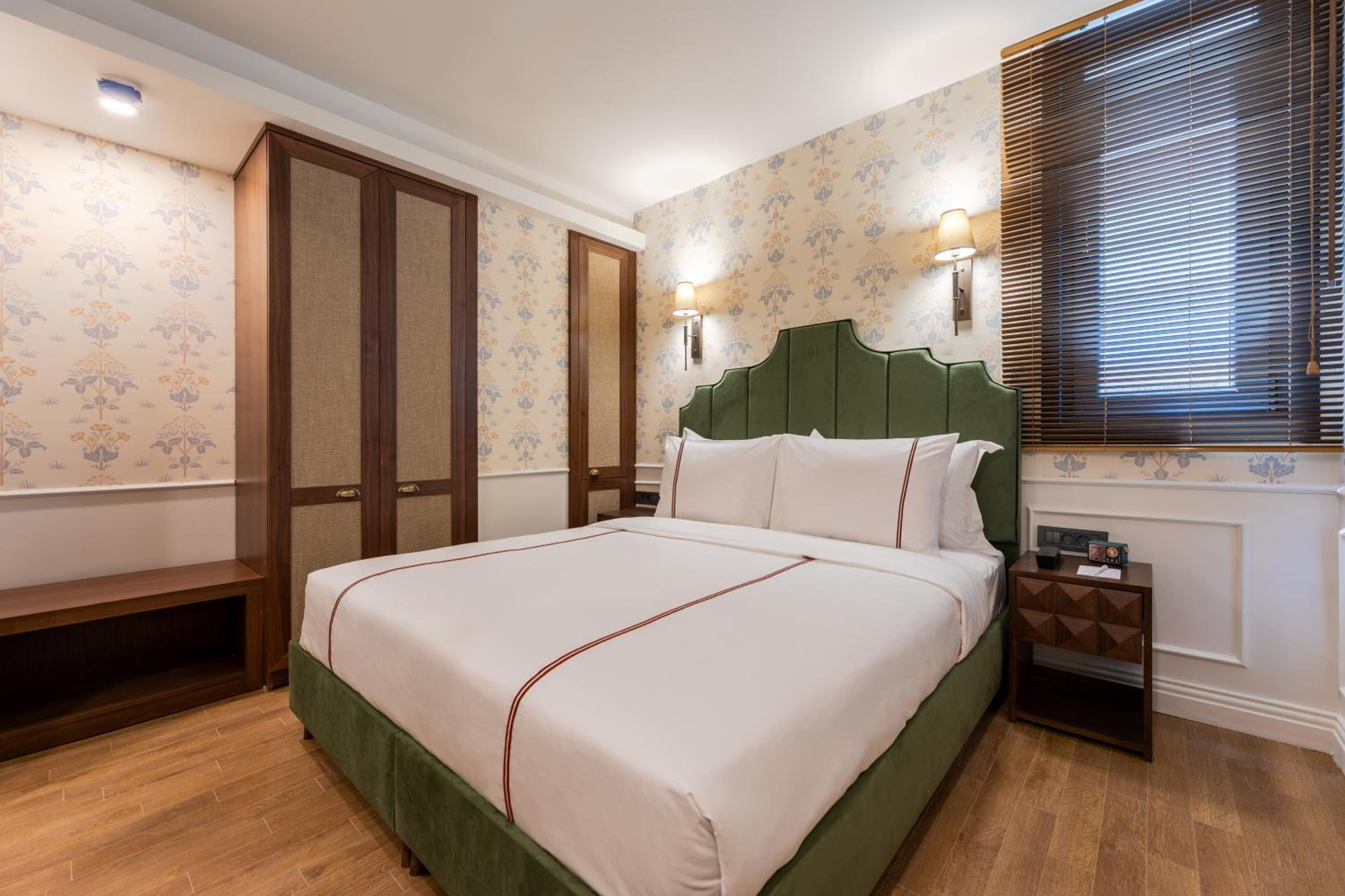 Standard King Room photo 1