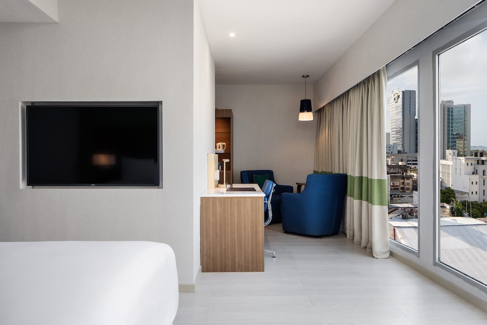 Premium Room, 1 Double Bed, City View - Photo 2