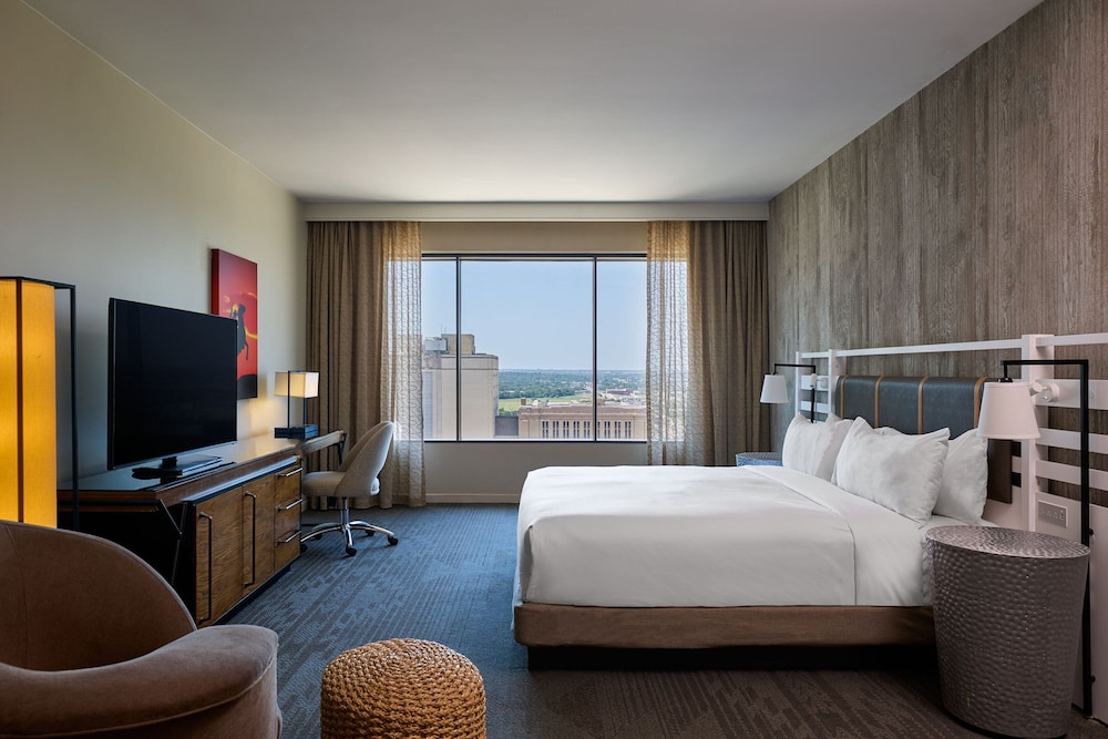 Club Room, 1 King Bed - Photo 1