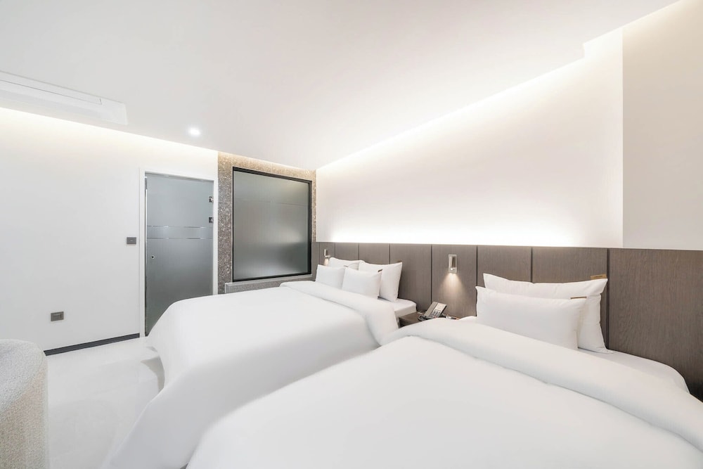 Deluxe Twin Room photo 3