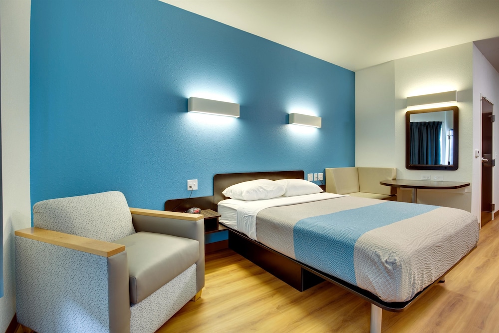 Standard Room, 1 Queen Bed, Non Smoking photo 2