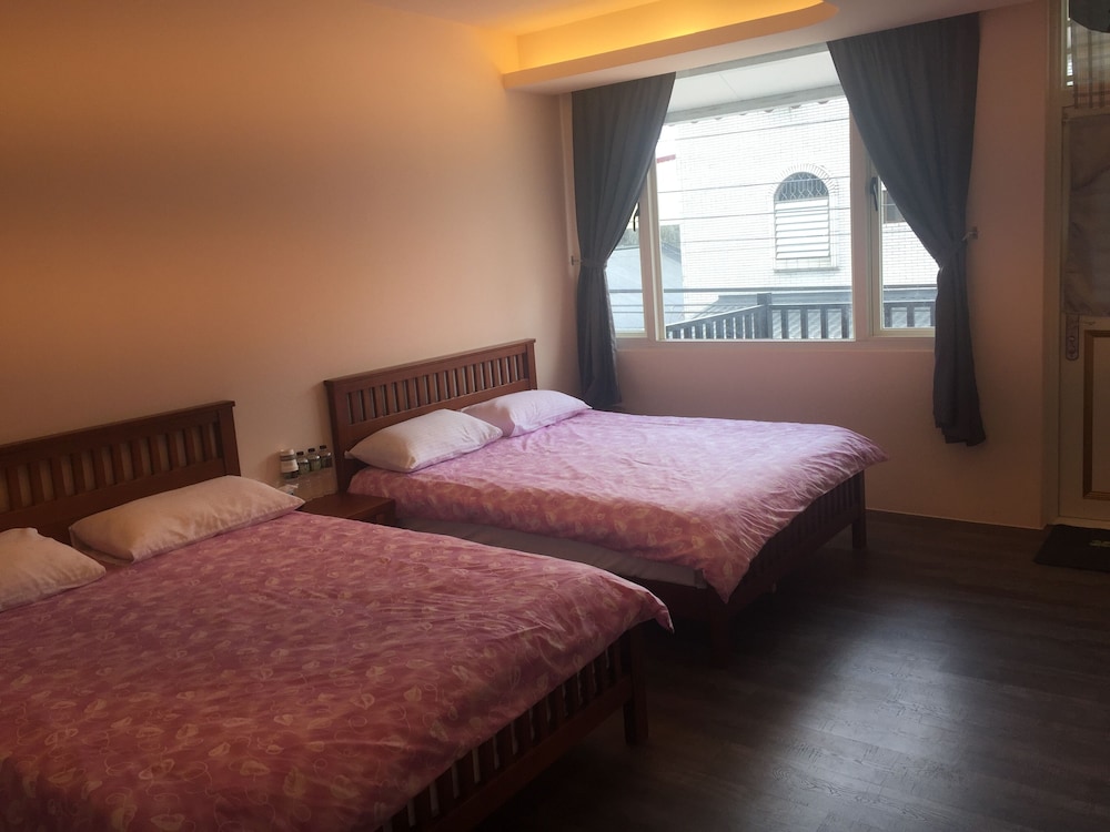 Classic Quadruple Room photo 2