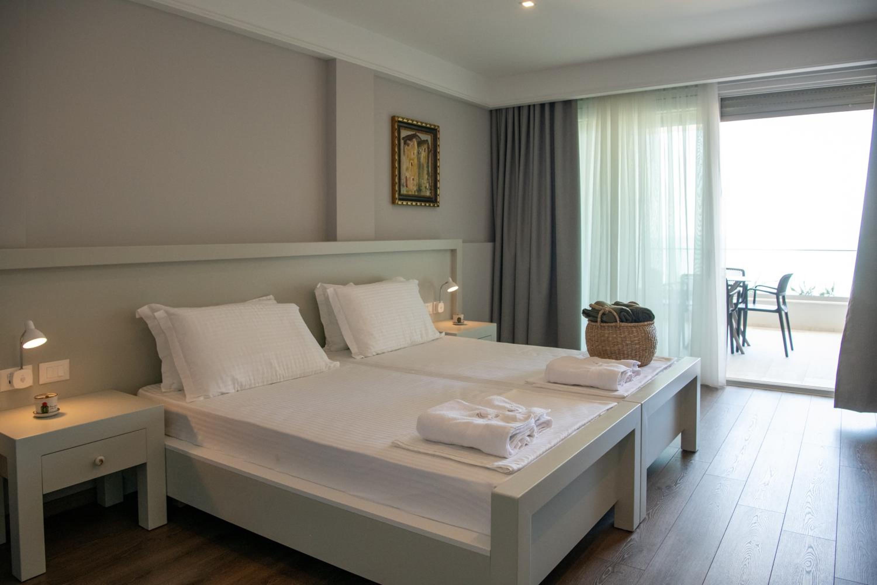 Triple Room with Sea View