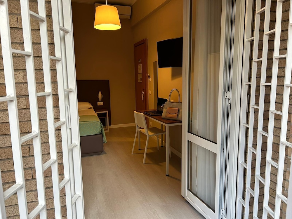 Single Room photo 2