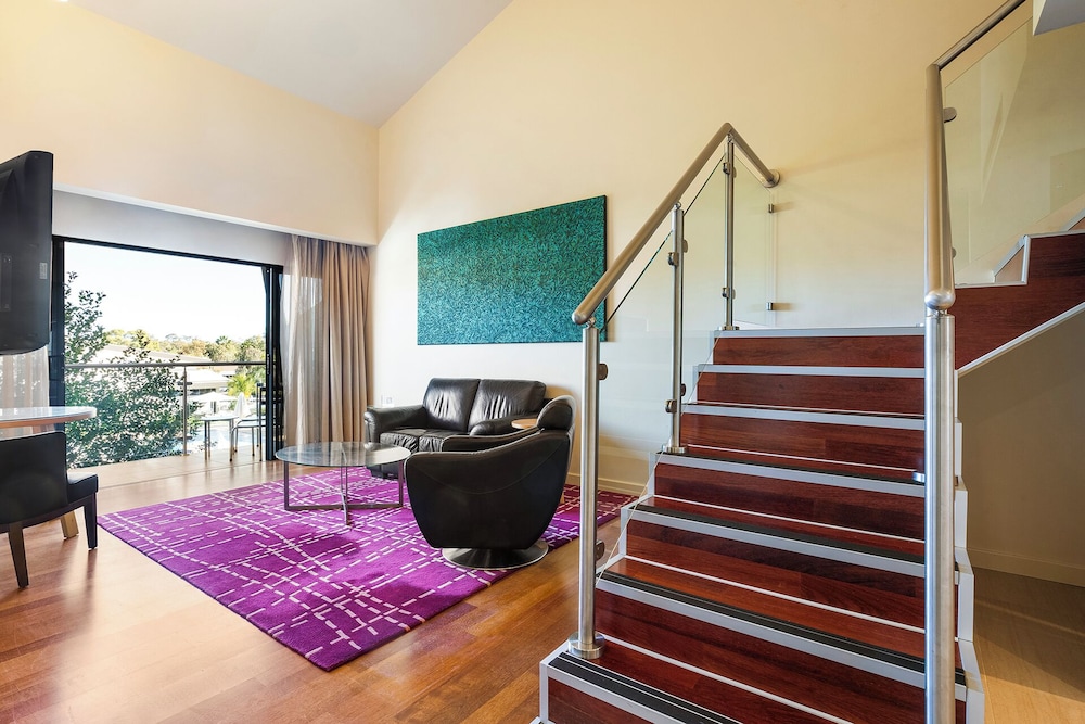 Suite, Multiple Beds, Pool View