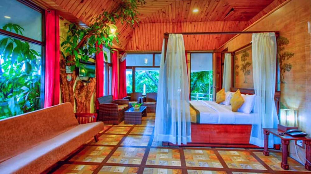 Classic Tree House photo 2