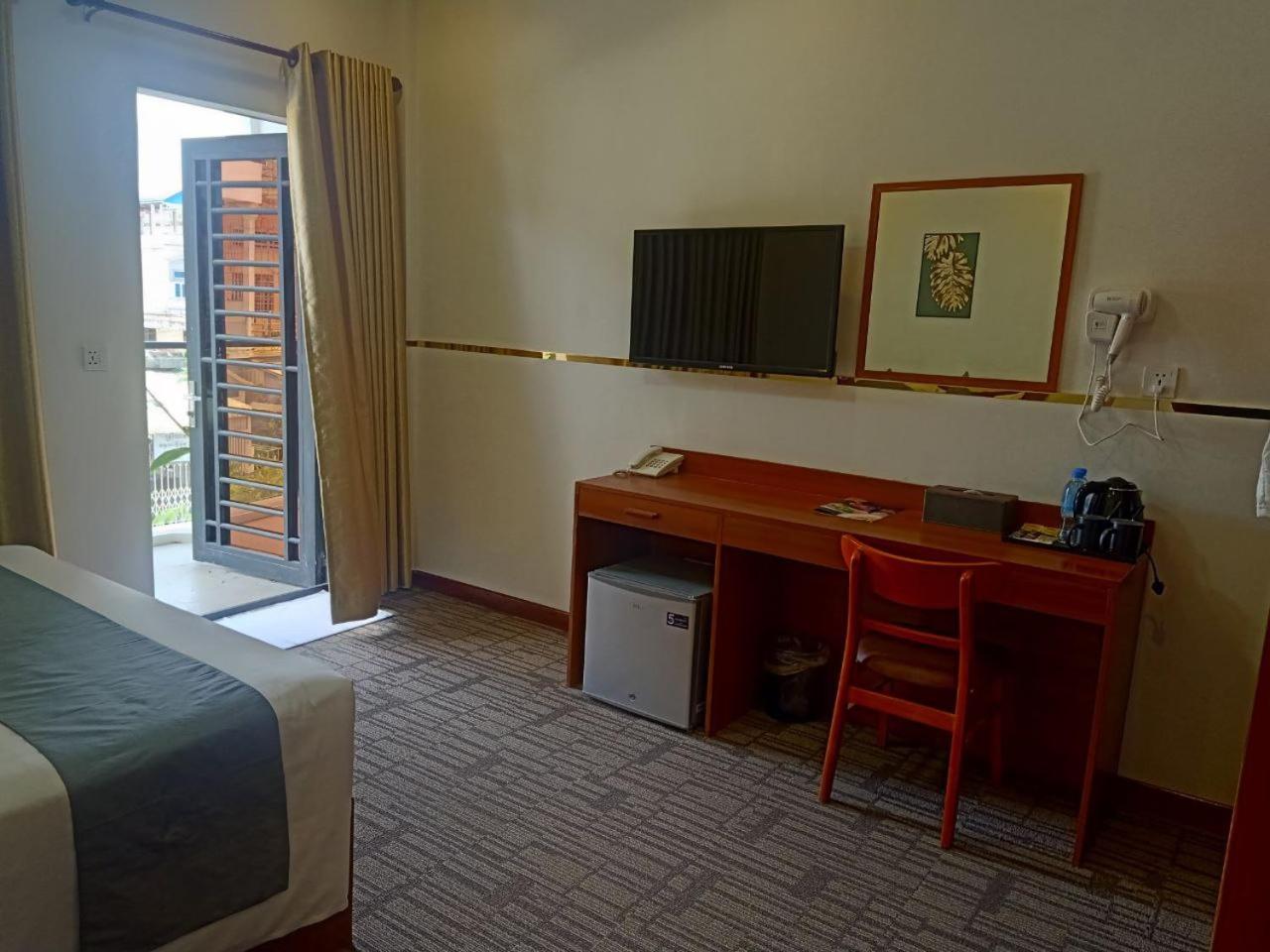 Deluxe Double Room with Balcony - Photo 5