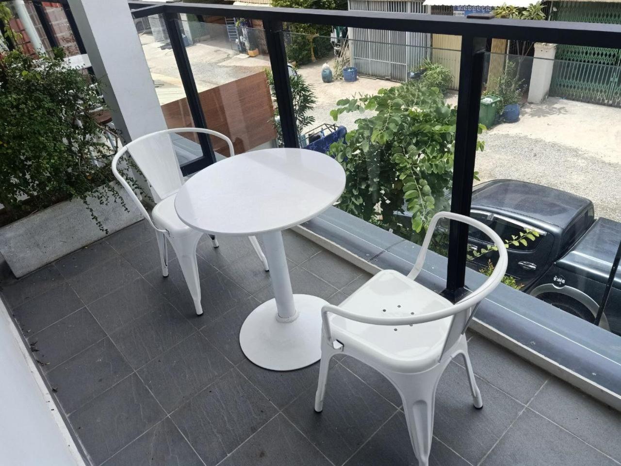 Deluxe Double Room with Balcony - Photo 18