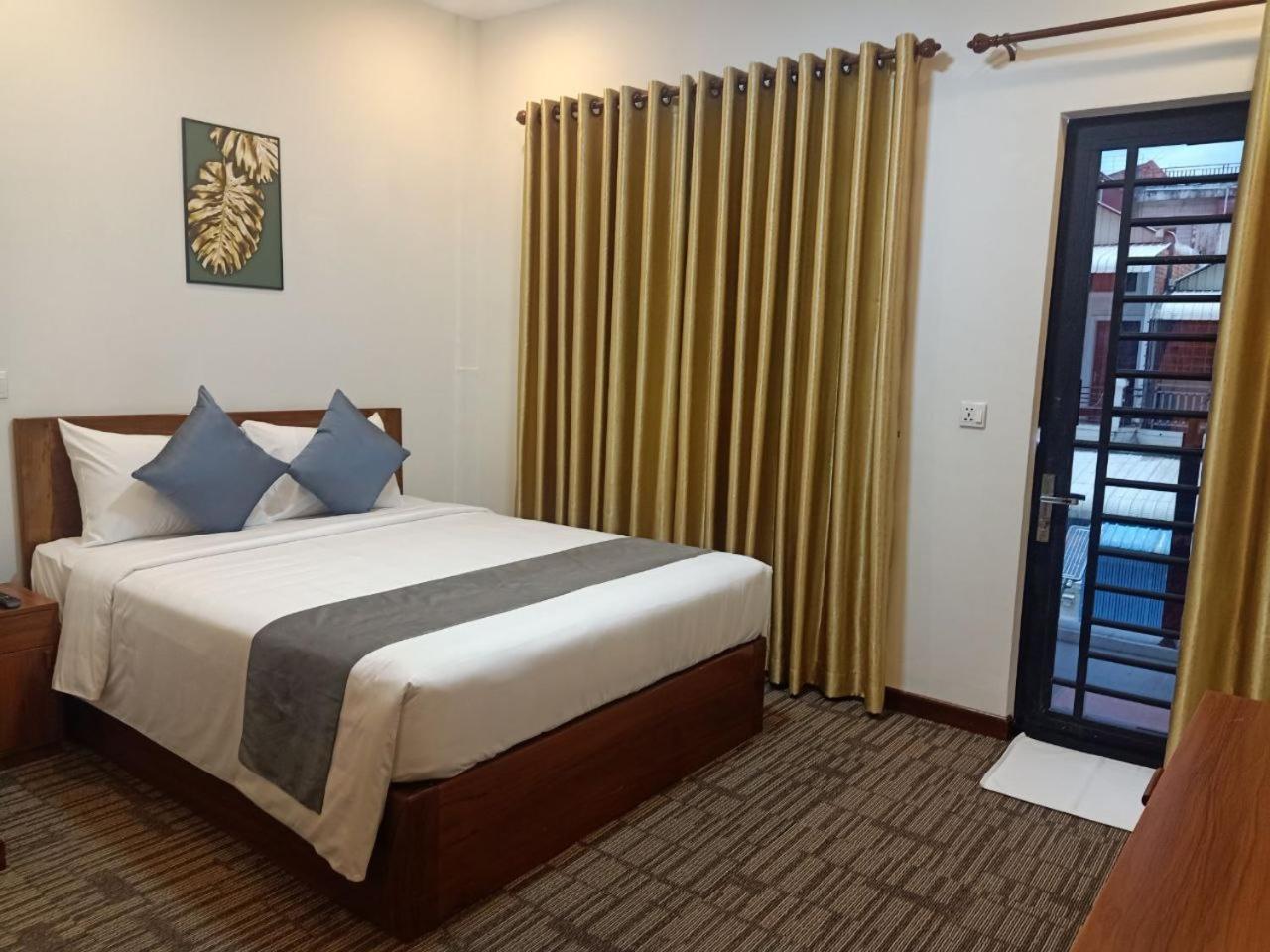 Deluxe Double Room with Balcony - Photo 25