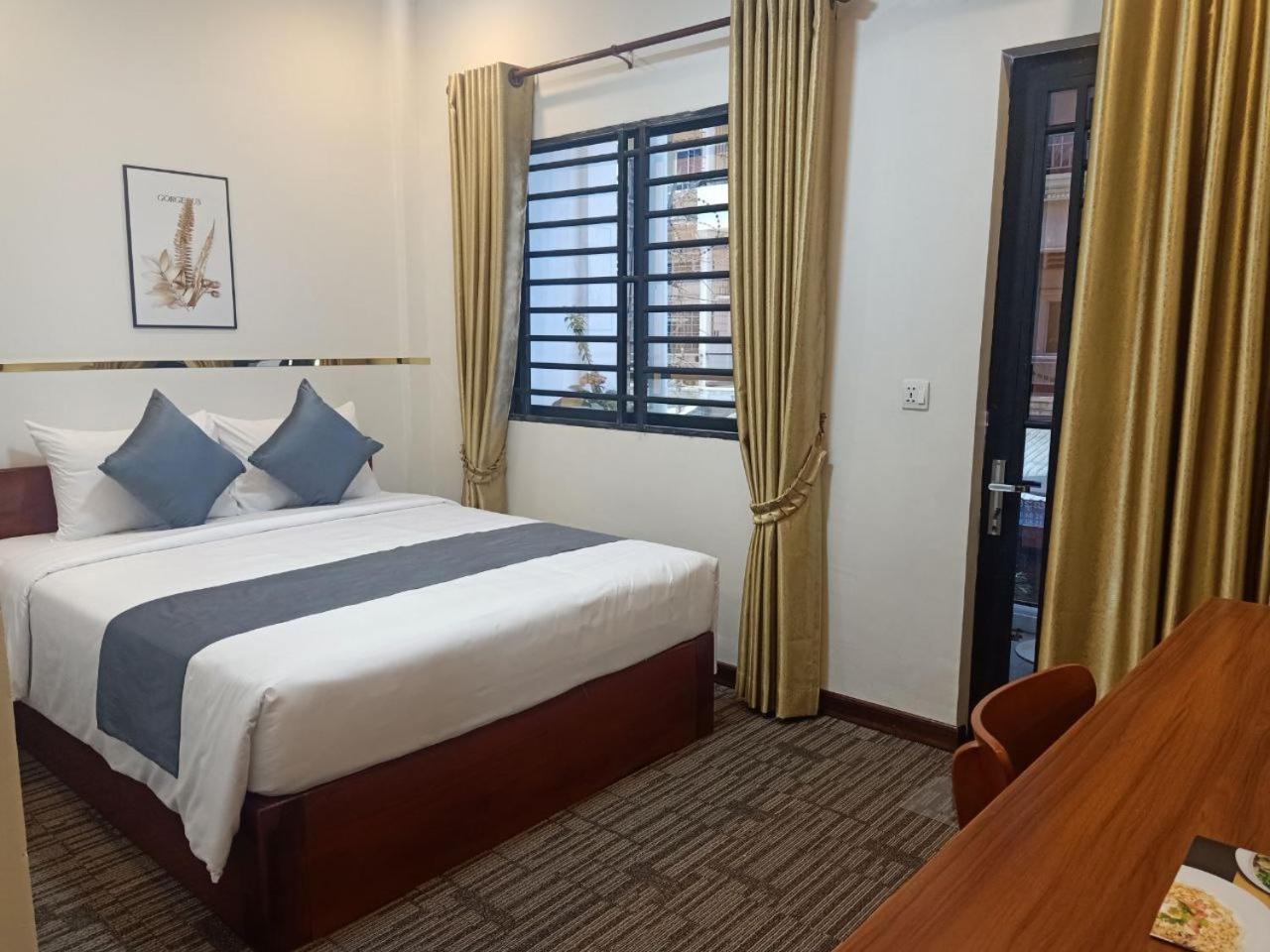 Deluxe Double Room with Balcony - Photo 24