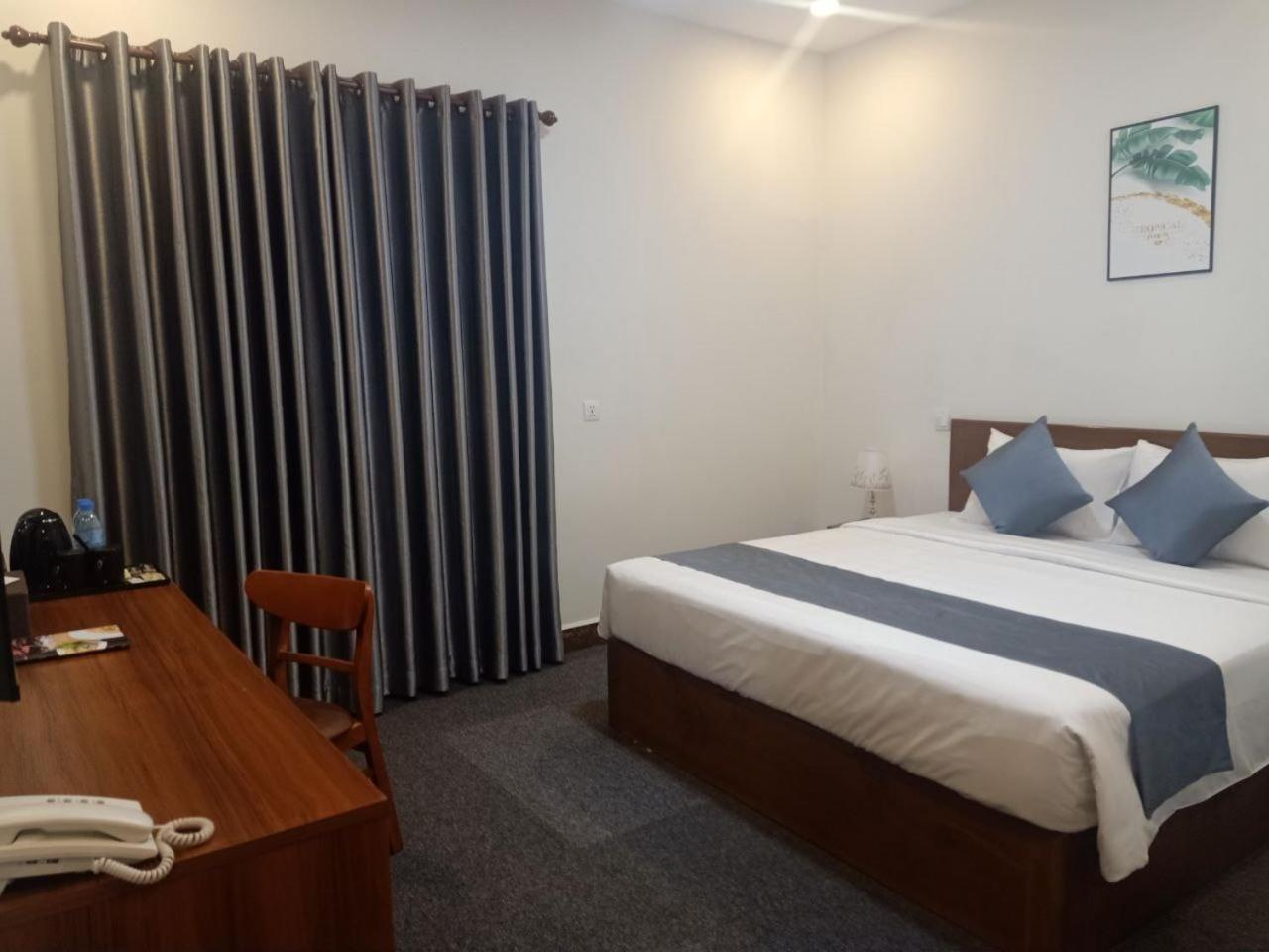 Deluxe Double Room with Balcony - Photo 2