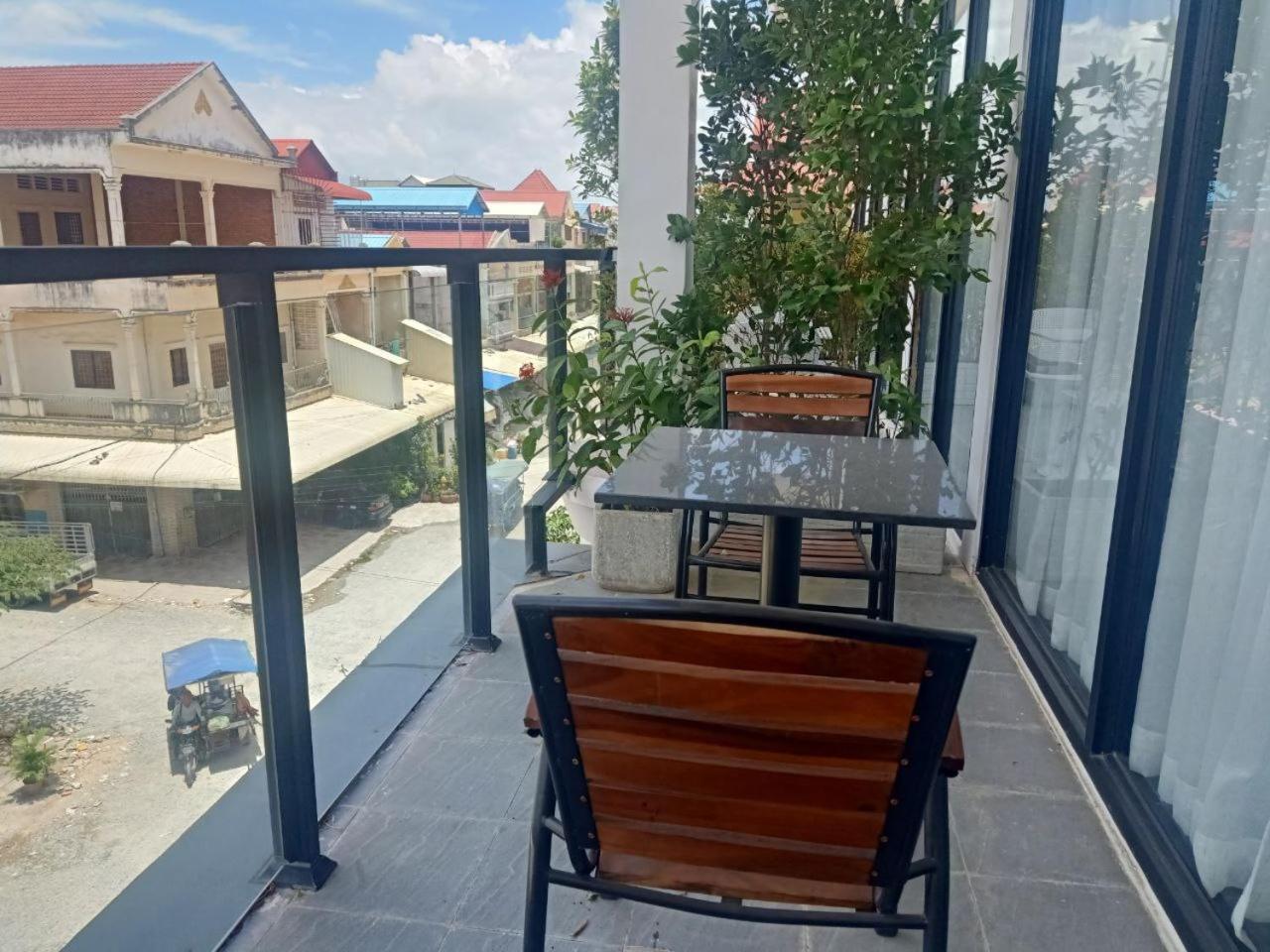 Suite with Balcony - Photo 3