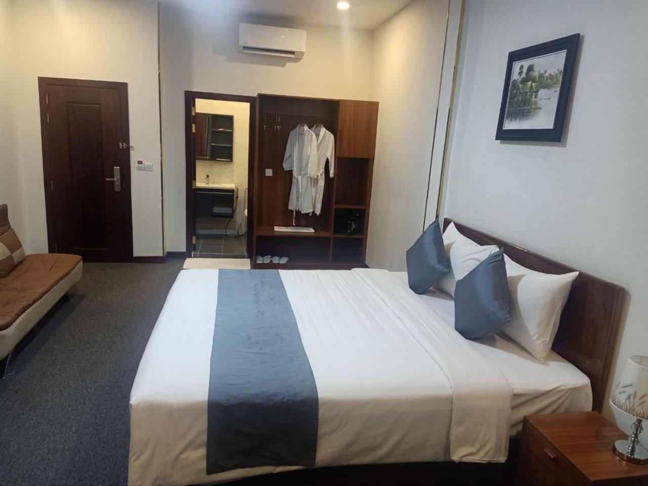 Suite with Balcony - Photo 16