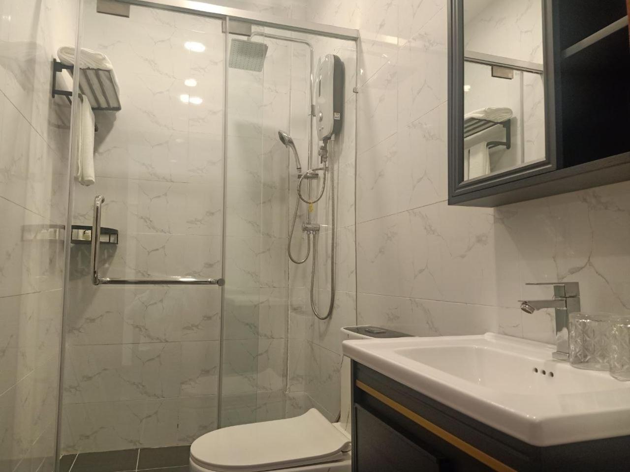 Deluxe Double Room with Balcony - Photo 14