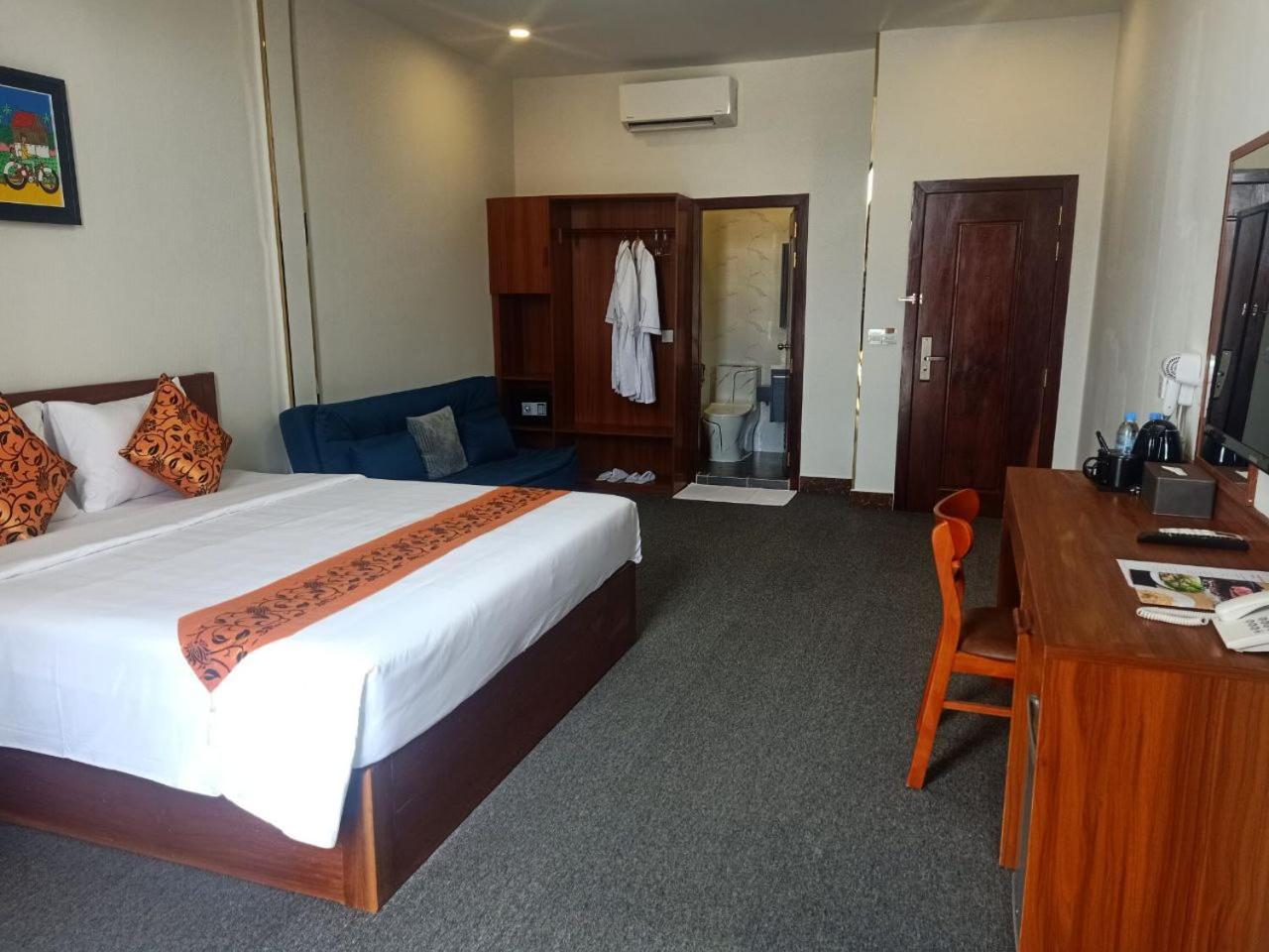Suite with Balcony - Photo 12