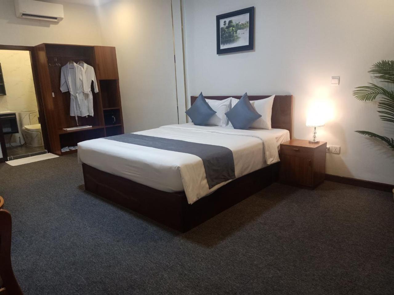 Suite with Balcony - Photo 14