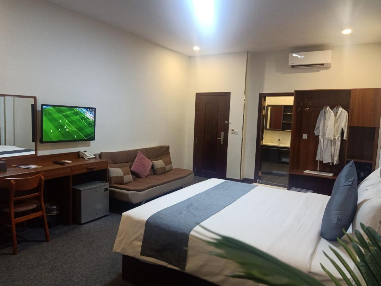 Suite with Balcony - Photo 15