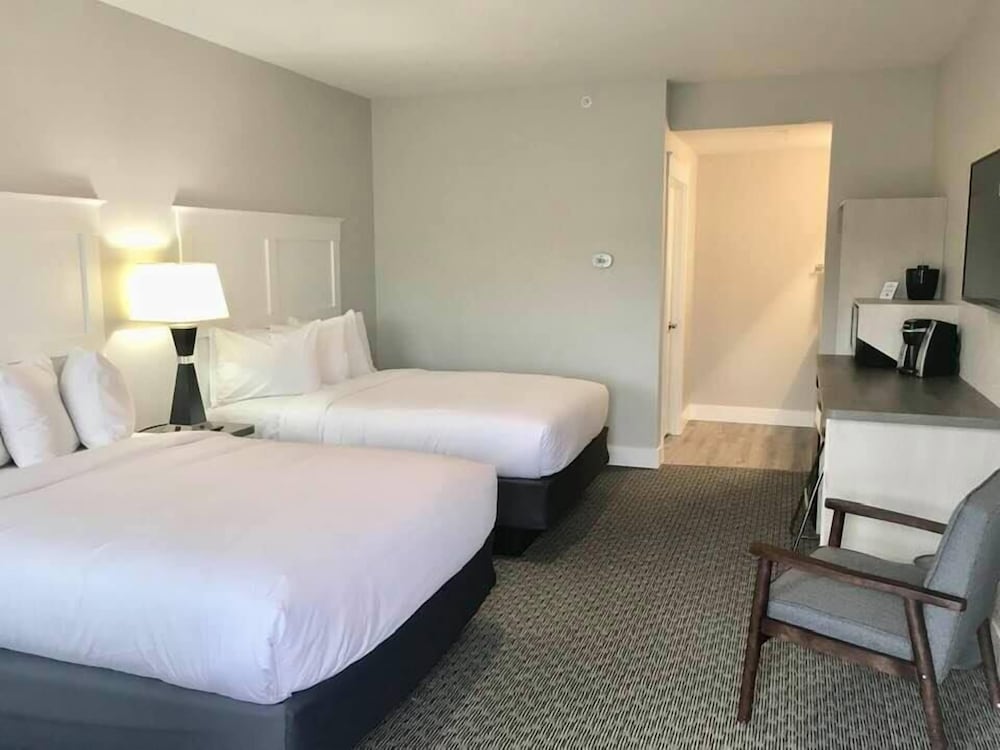 Deluxe, 2 Queen Beds photo 1