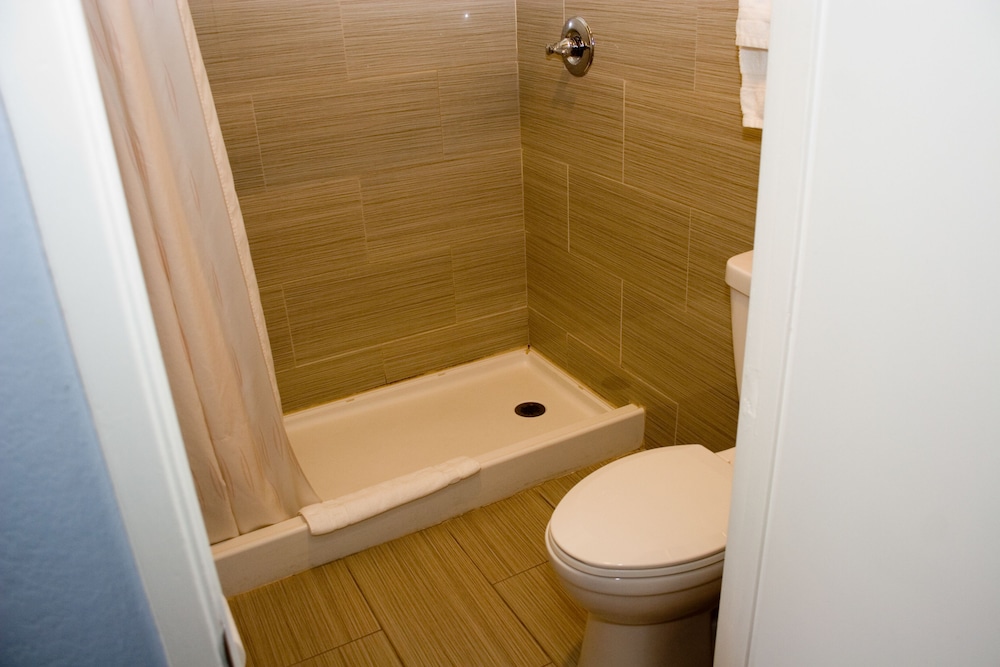 Standard Room, 1 Queen Bed - Photo 6