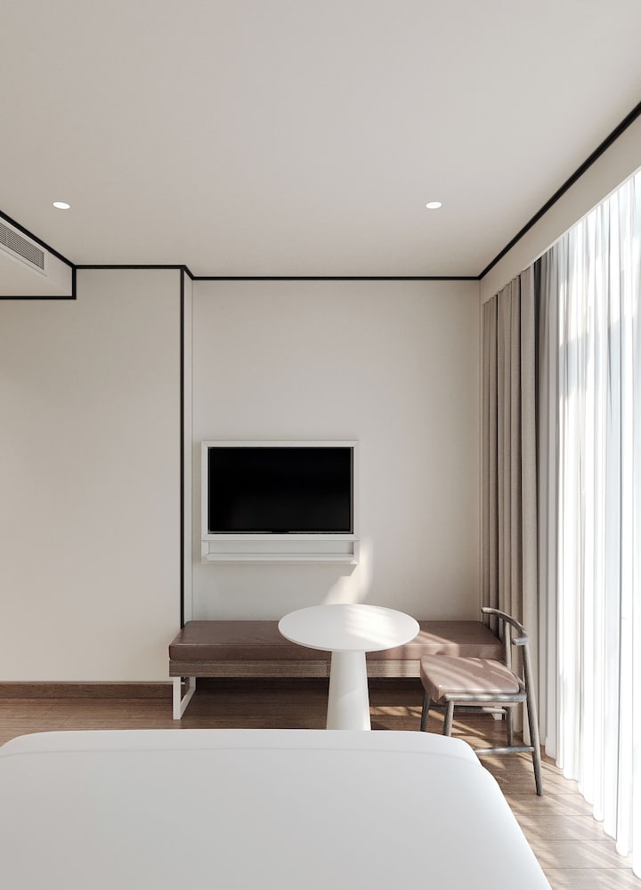 Deluxe Room, 1 King Bed, River View