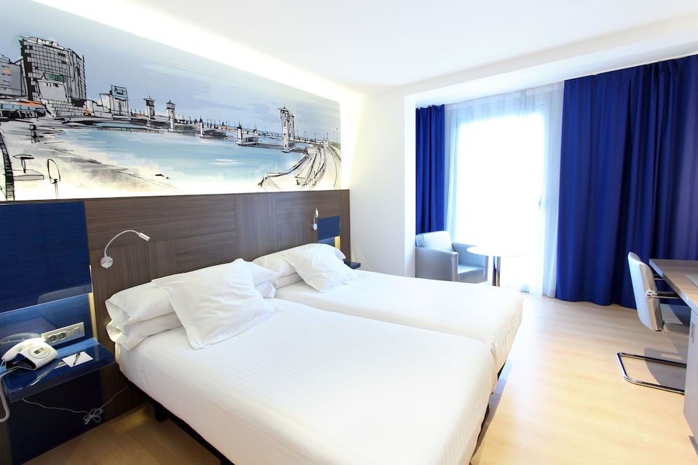 Triple Room, City View photo 3