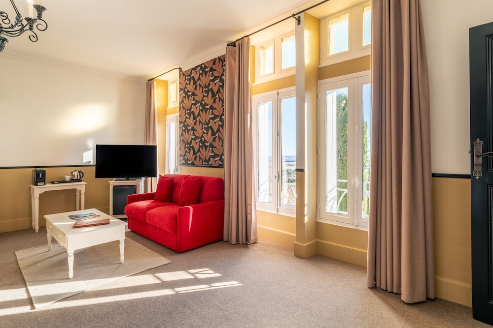 Junior Suite, 1 Queen Bed with Sofa bed photo 1