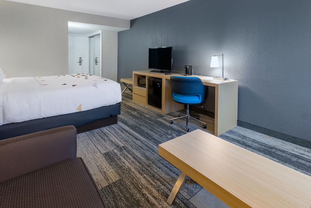 Studio Suite, 1 King Bed, Non Smoking photo 3