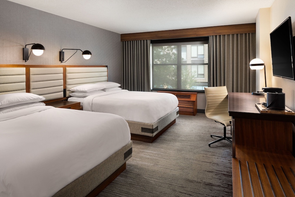 Room, 2 Queen Beds (Mobility/Hearing Accessible, Tub) - Photo 3