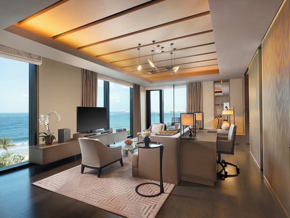 Harmony Oceanfront Master Suite with Complimentary Rainforest Experience once per stay