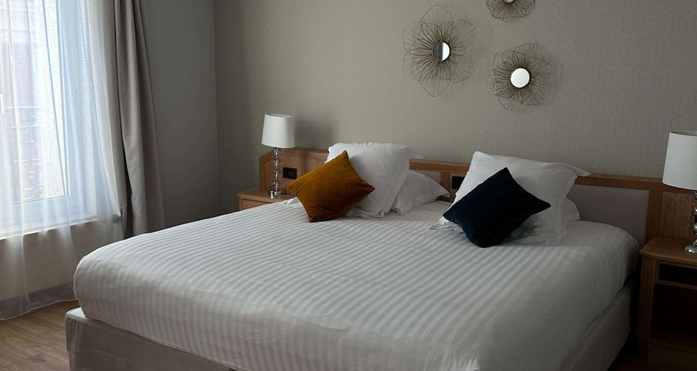 Comfort Room, 1 King Bed, Non Smoking - Photo 7