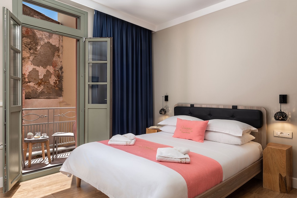 Deluxe Quadruple Room, 1 Queen Bed, Balcony photo 1