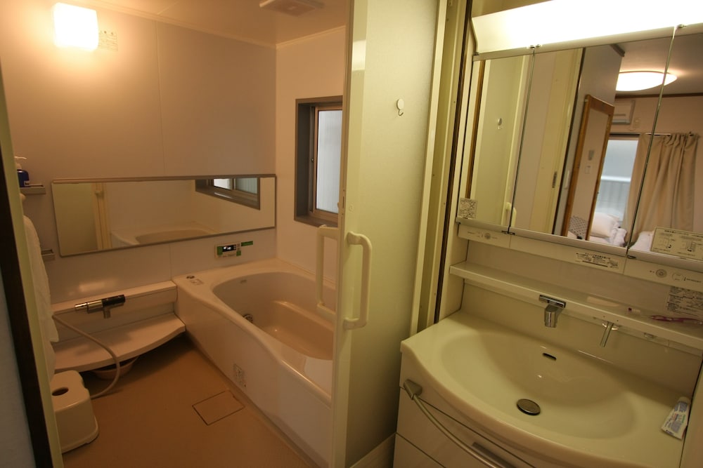 Triple room for 2-3 people with Private Bathroom, Non Smoking photo 2