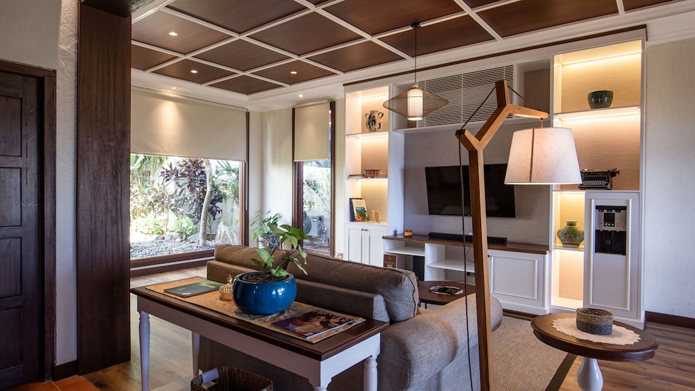 Exclusive Modern Residence thumbnail 5