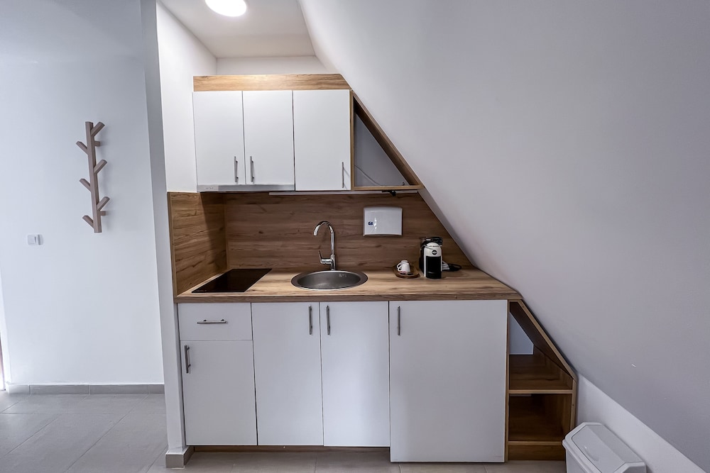 Romantic Apartment (Second Floor Attic (5))