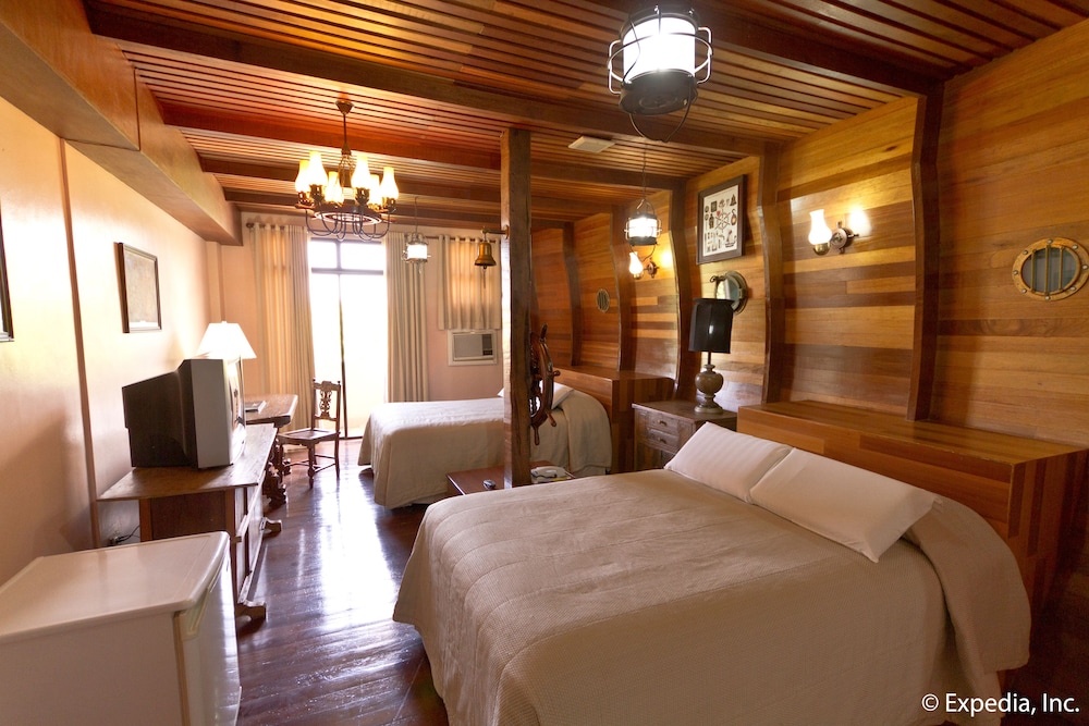 Crown Regency Suite photo 2