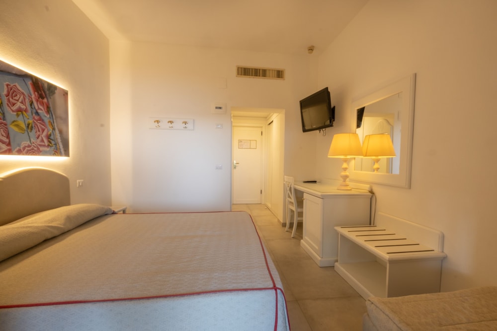 Double or Twin Room, Park View - Photo 2