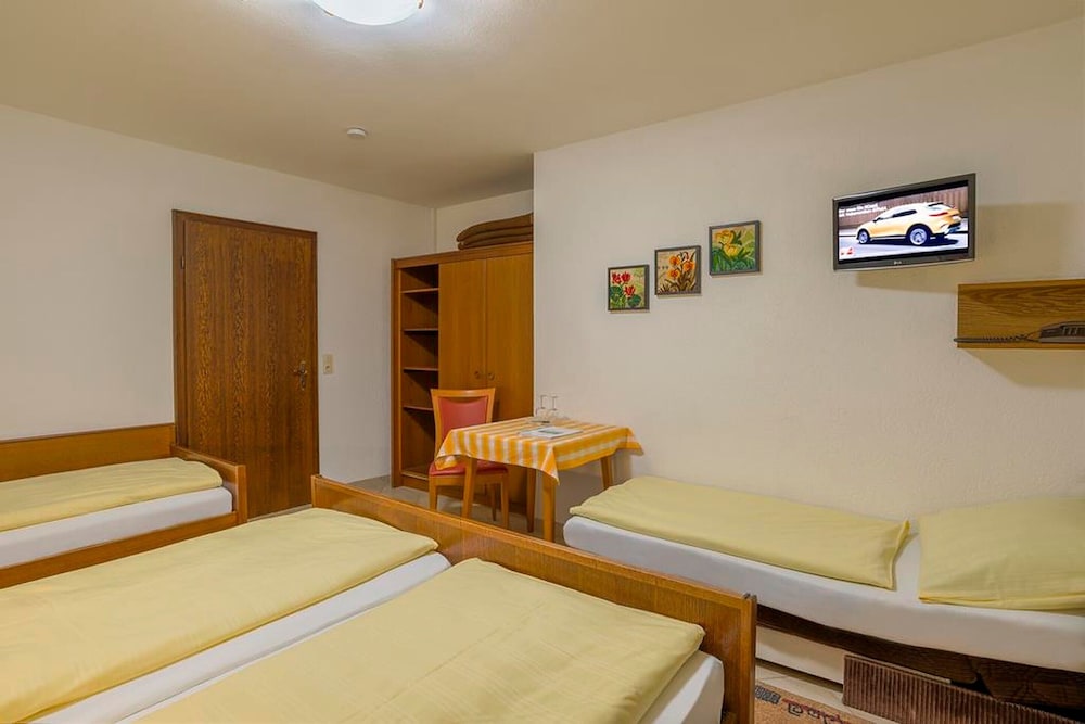Basic Double Room photo 2