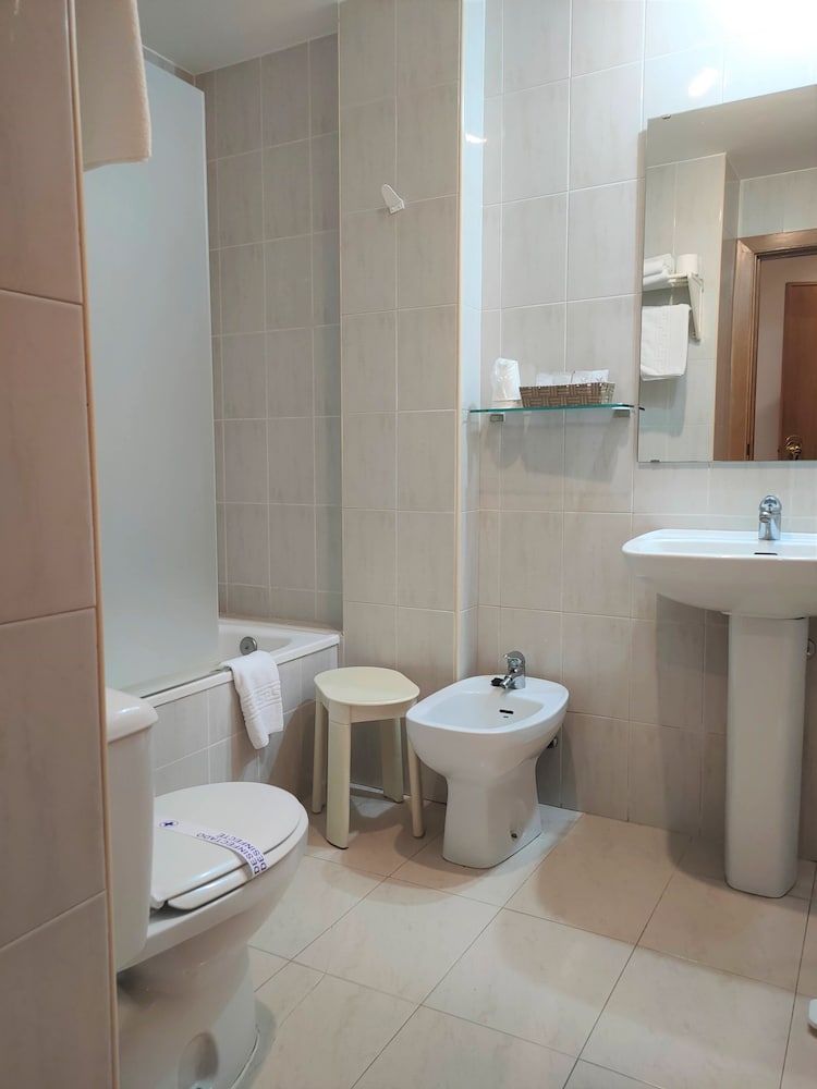 Economy Double Room photo 3